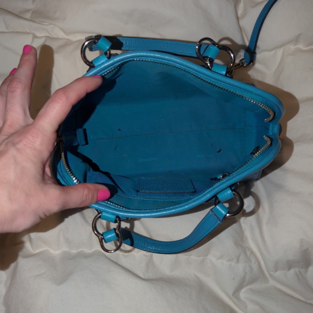 Coach Azure Bag With Silver Hardware And Coach Tag - Picture 4 of 12